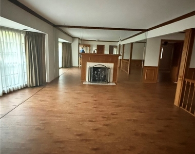 833 Hugo Reid Drive - Photo Thumbnail 7