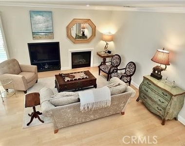 1566 Plymouth Lane - Photo Thumbnail 4