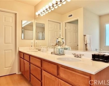 1566 Plymouth Lane - Photo Thumbnail 17