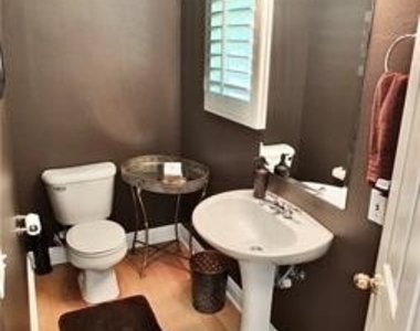 1566 Plymouth Lane - Photo Thumbnail 10