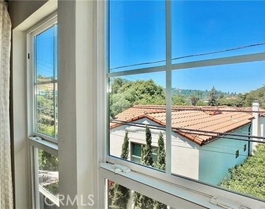 1566 Plymouth Lane - Photo Thumbnail 13