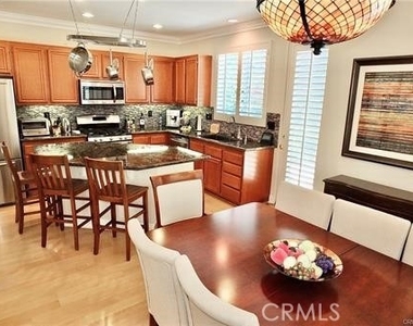 1566 Plymouth Lane - Photo Thumbnail 7