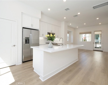 1645 W Hornet Drive - Photo Thumbnail 6