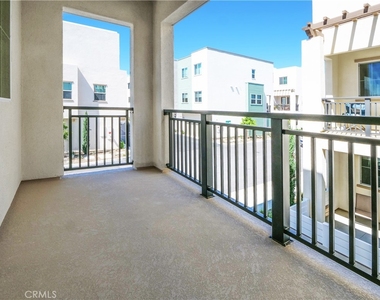 1645 W Hornet Drive - Photo Thumbnail 11