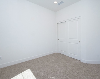 1645 W Hornet Drive - Photo Thumbnail 17