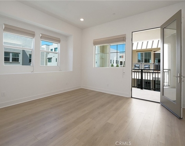 1645 W Hornet Drive - Photo Thumbnail 10