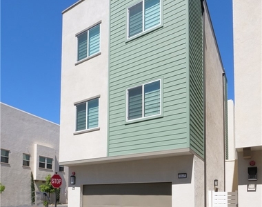 1645 W Hornet Drive - Photo Thumbnail 24
