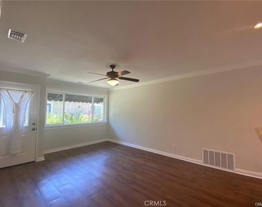 1111 Lake Street - Photo Thumbnail 4
