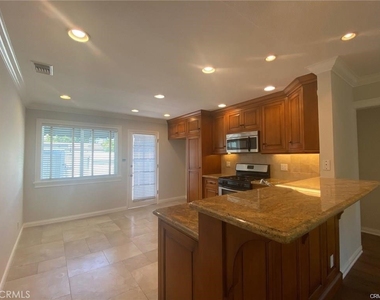 1111 Lake Street - Photo Thumbnail 2