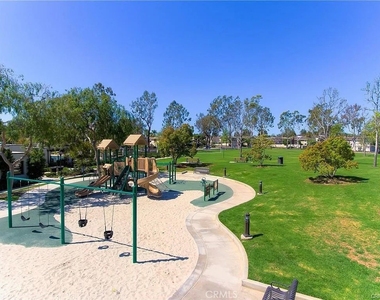 17842 Arbor Ln - Photo Thumbnail 9