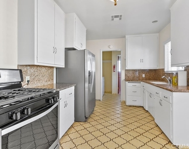 789 W Gleason Street - Photo Thumbnail 7