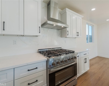 714 N Chestnut Avenue - Photo Thumbnail 12