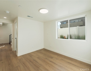 714 N Chestnut Avenue - Photo Thumbnail 3