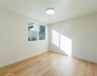 714 N Chestnut Avenue - Photo Thumbnail 4
