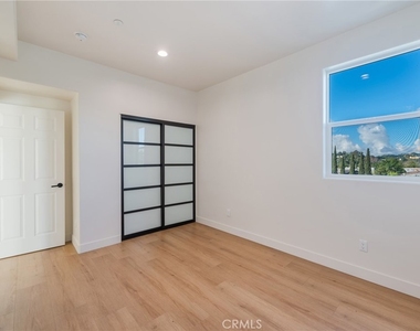 714 N Chestnut Avenue - Photo Thumbnail 20