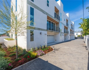 714 N Chestnut Avenue - Photo Thumbnail 1