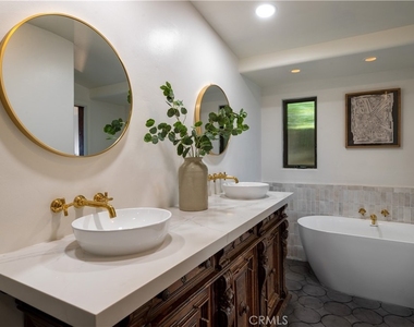 575 Center Street - Photo Thumbnail 12