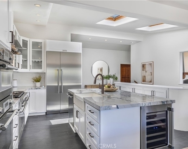 575 Center Street - Photo Thumbnail 7