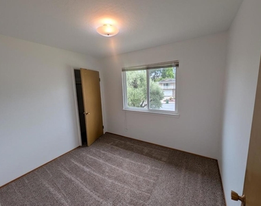 19645 Ladera Court - Photo Thumbnail 27