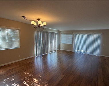 3636 Sumner Avenue - Photo Thumbnail 2