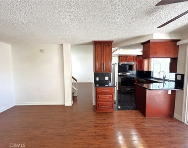 3214 Canary Court - Photo Thumbnail 9