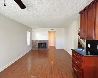 3214 Canary Court - Photo Thumbnail 8