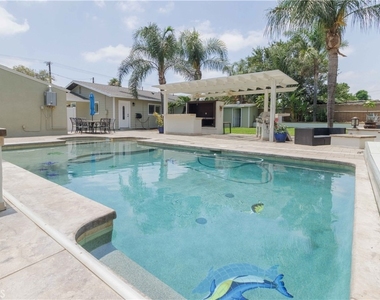 10249 Jurupa - Photo Thumbnail 11