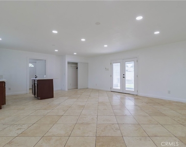 10249 Jurupa - Photo Thumbnail 4