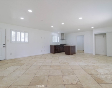 10249 Jurupa - Photo Thumbnail 3