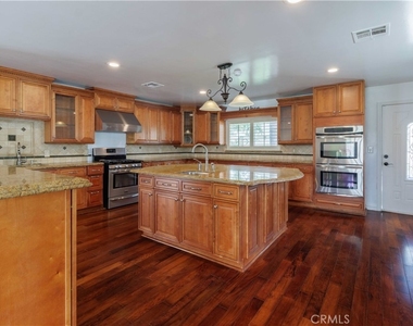 10249 Jurupa - Photo Thumbnail 7