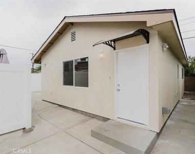 9628 Keokuk Avenue - Photo Thumbnail 2