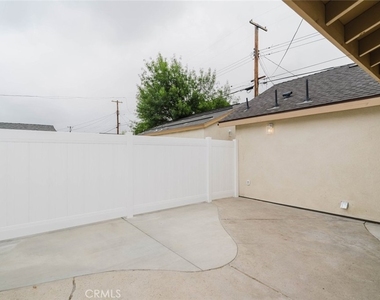 9628 Keokuk Avenue - Photo Thumbnail 19