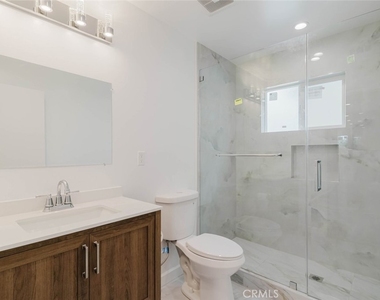 9628 Keokuk Avenue - Photo Thumbnail 17