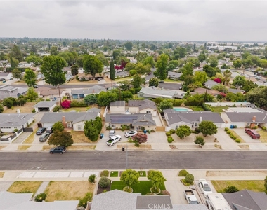 9628 Keokuk Avenue - Photo Thumbnail 24