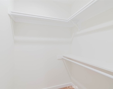 9628 Keokuk Avenue - Photo Thumbnail 14