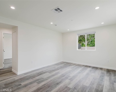 7732 Etiwanda - Photo Thumbnail 5