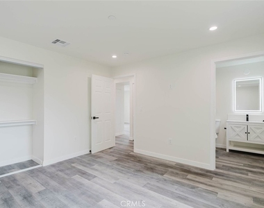 7732 Etiwanda - Photo Thumbnail 12