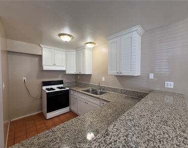 1134 W Stoneridge Court - Photo Thumbnail 6