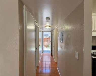 1134 W Stoneridge Court - Photo Thumbnail 7