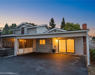 2621 Damien - Photo Thumbnail 1