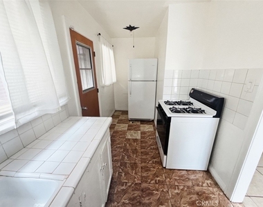 139 E 3rd - Photo Thumbnail 6