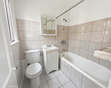 139 E 3rd - Photo Thumbnail 4