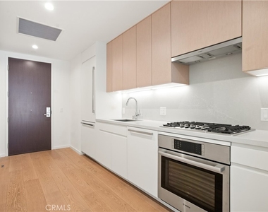 877 S Francisco Street - Photo Thumbnail 2