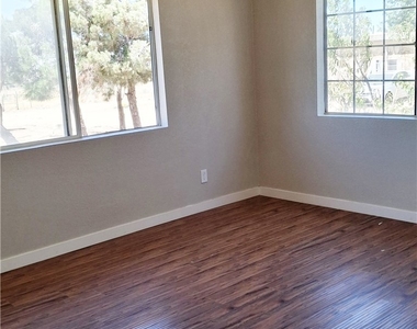6906 Phelan - Photo Thumbnail 9