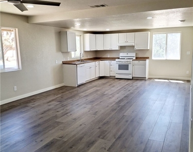 6906 Phelan - Photo Thumbnail 3