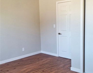 6906 Phelan - Photo Thumbnail 8