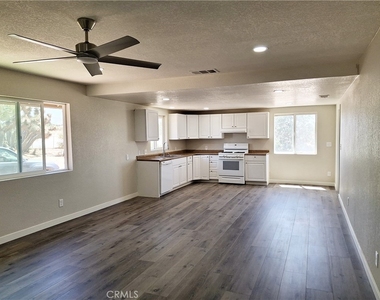 6906 Phelan - Photo Thumbnail 2