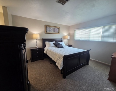 2632 S Augusta Avenue - Photo Thumbnail 7