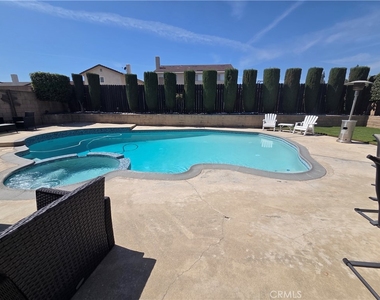 2632 S Augusta Avenue - Photo Thumbnail 13