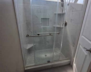 2632 S Augusta Avenue - Photo Thumbnail 8